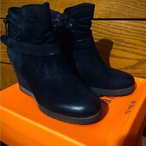 Miz Mooz Black Wedge Boots Women’s Size 39 EUC!